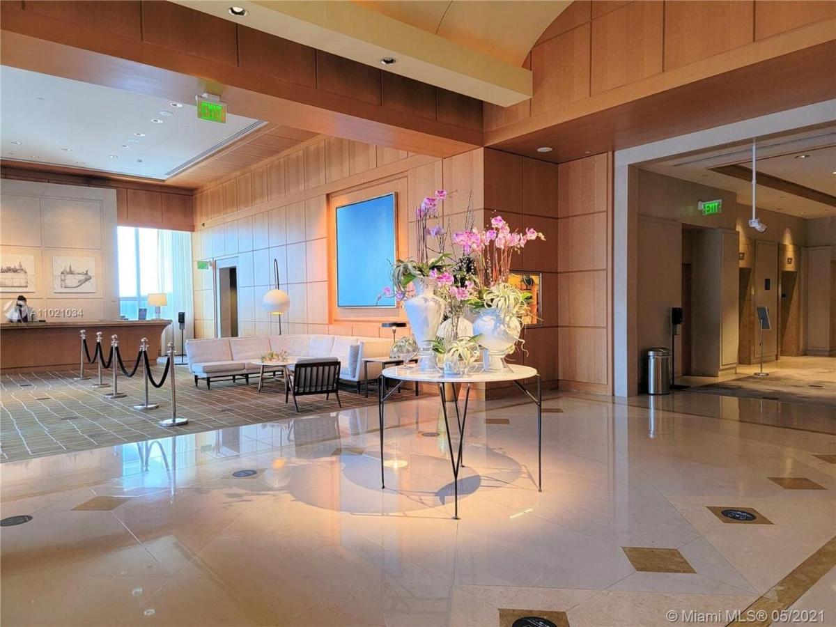 Four Seasons Suite Miami Exterior photo