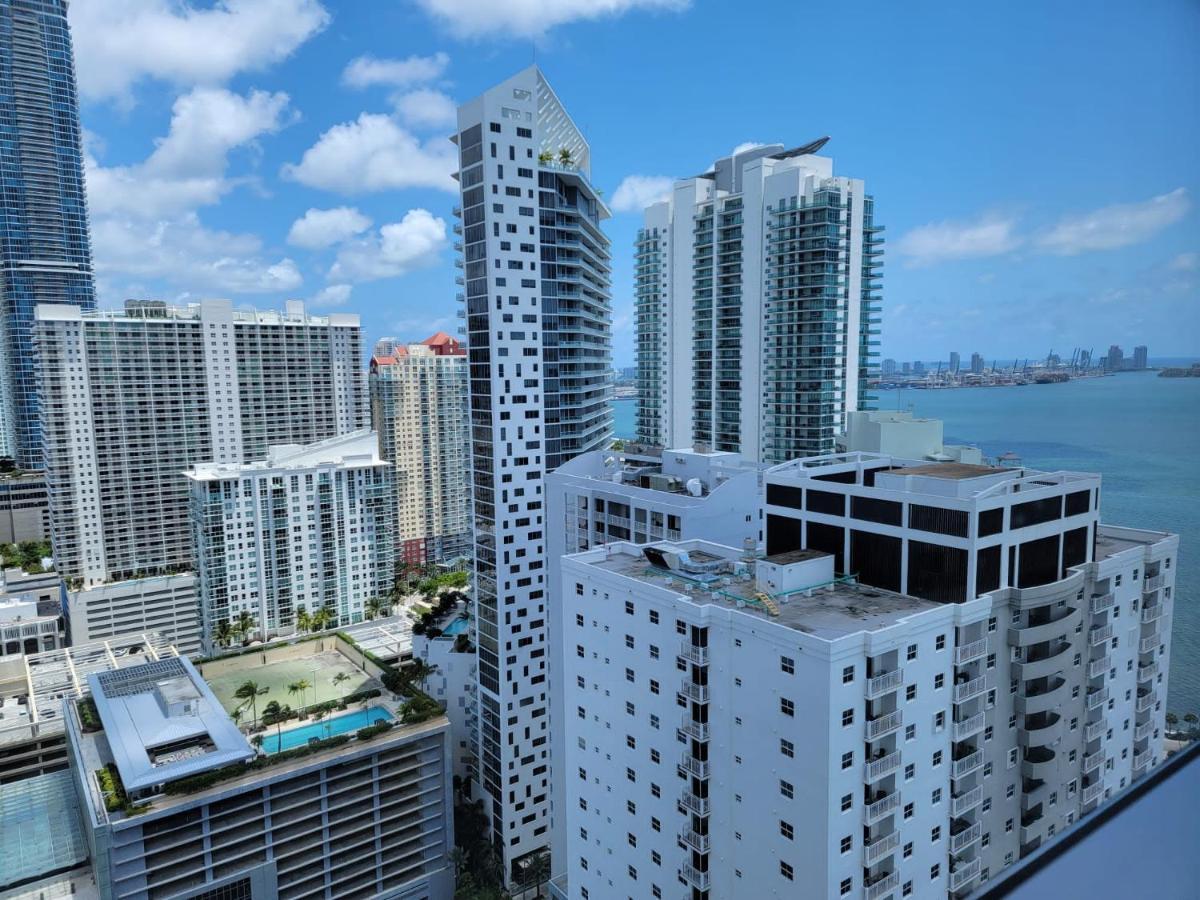 Four Seasons Suite Miami Exterior photo